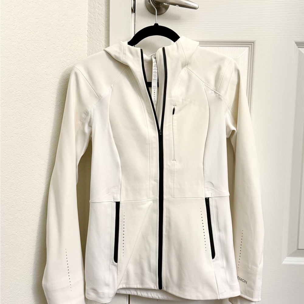 Like new Lululemon cross chill jacket